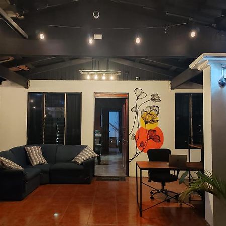 Blackout Hostel La Fortuna Exterior foto